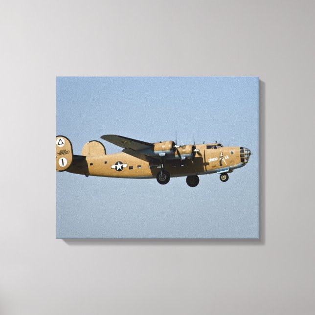 Lienzo Diamond Lil B-24 Bomber, aterrizando en Oshkosh, (Anverso)