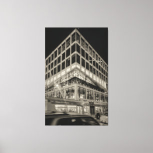 Lienzo Edificio moderno blanco y negro de noche