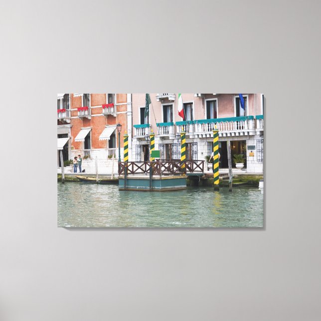 Lienzo Edificios frente al mar en Venecia, Italia (Anverso)