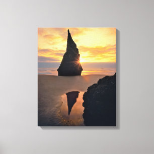 Lienzo EE. UU., Oregón. Formación rocosa al atardecer