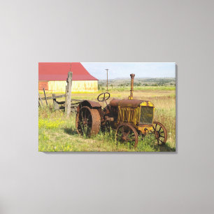 Lienzo EE. UU., Oregón, Shaniko. Tractor viejo oxidado en