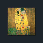 Lienzo El beso de Gustav Klimt<br><div class="desc">El Kiss (Amantes) fue pintado por el pintor simbolista austríaco Gustav Klimt entre 1908 y 1909, el punto culminante de su "Período de Oro", cuando pintó varias obras con un estilo dorado similar. El lienzo es un cuadrado perfecto que representa a una pareja abrazada, sus cuerpos envueltos en albornoces elaborados,...</div>