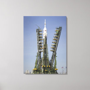 Lienzo El cohete de Soyuz se erige en la posición 4