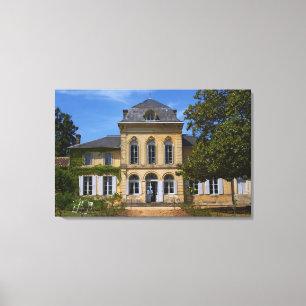 Lienzo El edificio principal del castillo, renovado por