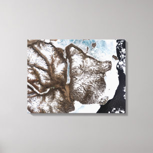 Lienzo El hielo marino alinea la línea de la playa en