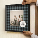 Lienzo El mejor regalo de abuelo con foto de color azul y<br><div class="desc">Este regalo para el abuelo de Blue and Black Plaid es una manera única y atenta de mostrar tu aprecio y amor por tu abuelo. El marco está hecho de una tela de manta azul y negra de alta calidad que le da un ambiente rústico y encantador. Las palabras "Mejor...</div>
