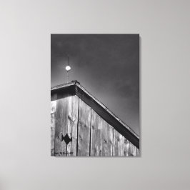 Lienzo El pico del granero contra el cielo