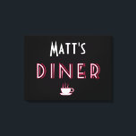 Lienzo El Rótulo Art Deco Diner de Matt<br><div class="desc">El Rótulo Art Deco Diner de Matt Personaliza este pecado con cualquier nombre! Este letrero Diner en blanco, rojo y negro es un accesorio perfecto para su elegante casa. La taza de café aporta un toque cálido. El Art Deco era una pasión de muchos estilos diferentes, a veces contradictorios, unida...</div>