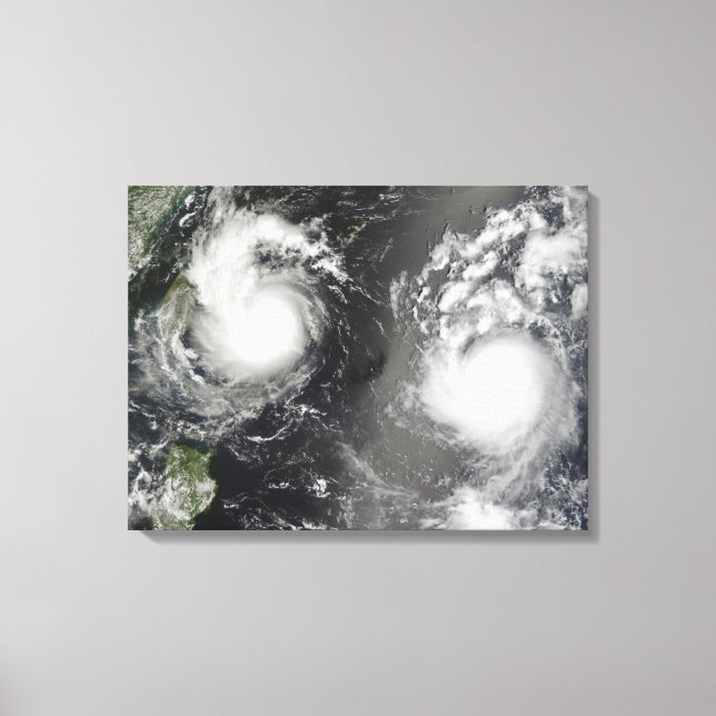Lienzo El tifón Saomai y la tormenta tropical Bopha (Anverso)