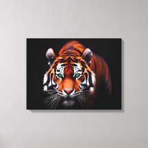 El tigre majestuoso en la oscuridad