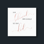 Lienzo Ella Creía Que Podía Así Que Inspiró Cita<br><div class="desc">En nuestra tipografía, una cita de arte mural de tela estirada, se puede leer la frase "Ella cree que pudo y lo hizo". Se cree y se cree en un hermoso guión de caligrafía con letras ricamente adornadas con falsos Relieves metalizados de oro rosa, que contrasta maravillosamente con el resto...</div>