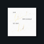 Lienzo Ella Creía Que Podía Así Que Inspiró Cita<br><div class="desc">En nuestra tipografía, una cita de arte mural de tela estirada, se puede leer la frase "Ella cree que pudo y lo hizo". Se cree y se cree que están en un hermoso guión de caligrafía con letras ricamente adornadas con falso Relieve metalizado de oro, que contrasta maravillosamente con el...</div>