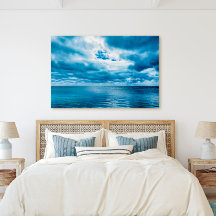 Escena del cielo nublado del océano azul profundo 