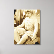 Escultura de una hada leyendo un libro