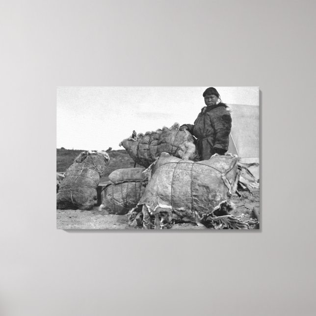 Lienzo Eskimo Fur Dealer en Nome, Alaska Fotografía (Anverso)