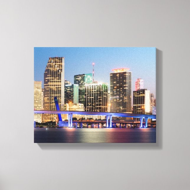 Lienzo Esquina iluminada del centro de Miami al atardecer (Anverso)