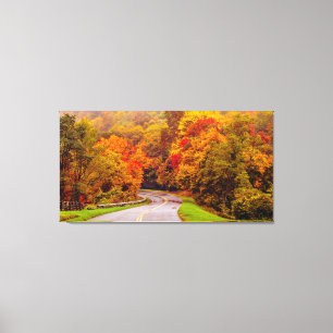 Lienzo estación del otoño en las montañas