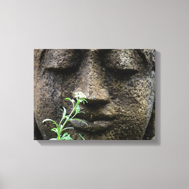 Lienzo Estatua de jardín de piedra con flor (Anverso)