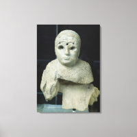 Estatua de una mujer con chal, periodo de Akkadian