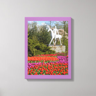 Lienzo Estatua y tulipanes