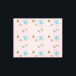 Lienzo Estrellas atómicas de Icónica Rosa<br><div class="desc">Este patrón de impresión de tela estirada con estribos atómicos cónicos rosados presenta estallidos atómicos icónicos. ¡Así es! La vieja escuela, el fondo de color rosa de la primera dama con especkles de oro, es el escenario perfecto para el turquesa vibrante, el apetitoso apio y los círculos kitschy de color...</div>