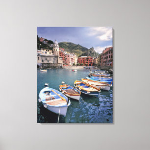 Lienzo Europa, Italia, Vernazza. Barcos pintados brillant