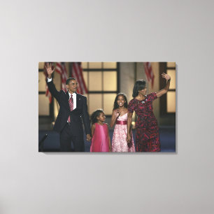Lienzo familia de Barak Obama agita en la última noche de