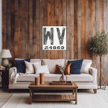 Lienzo Farmhouse Rustic State Zip Code West Virginia<br><div class="desc">Este cartel rústico es una manera sencilla de mostrar tu amor por el hogar. El código postal se puede personalizar con cualquier código postal en el estado. Hace un gran regalo. Creado por Simply Farmhouse Press.</div>