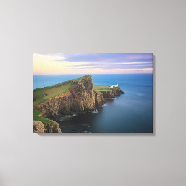 Lienzo Faro Neist Point en Skye al atardecer (Anverso)