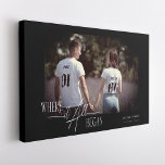 Lienzo Fecha Boda de compromiso de Aniversario de la Foto<br><div class="desc">Celebra tu historia de amor con una imagen personalizada de Boda de citas de Aniversario de Fotos Moderno. Esta impresionante impresión de lona muestra una hermosa foto de la pareja feliz, junto con la fecha especial que marca el comienzo de su eternidad. El diseño moderno y elegante lo convierte en...</div>