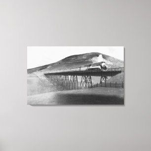 Lienzo Ferrocarril limitado de la luz del día sobre