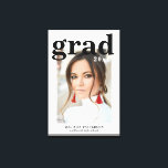 Lienzo Fiesta de Graduación con Foto Elegante Escritura M<br><div class="desc">La impresión artística en lienzo de Fiesta de Graduación con Foto Elegante Escritura Moderna presenta tu foto favorita con el sencillo texto negro "Grad (año)" y tu nombre y detalles personalizados de graduación en la parte frontal. Perfecto para el graduado como regalo de graduación o decoración para la fiesta de...</div>