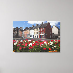 Lienzo Flores A Lo Largo De Una Calle En Una Zona Residen