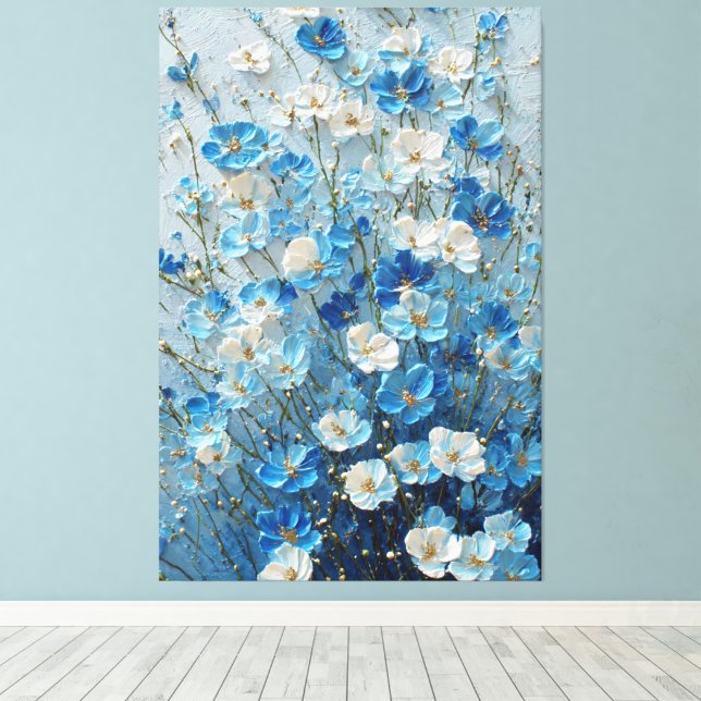 Lienzo Flores azules y blancas sobre abstracto azul claro (Insitu (piso de madera))