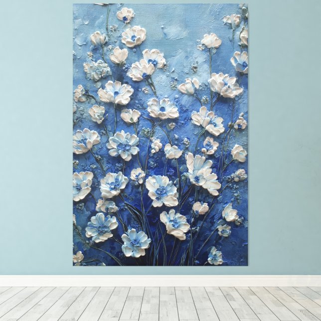 Lienzo Flores blancas y azules en pared abstracta azul ri (Insitu (piso de madera))