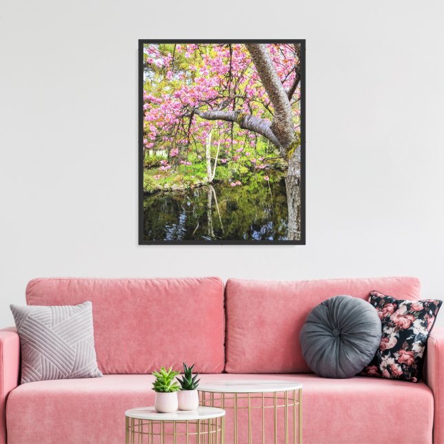 Lienzo Flores de cerezo rosadas junto al estanque (Insitu (Sala de estar))