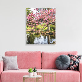 Lienzo Flores de cerezo rosadas y estanque fotográfico