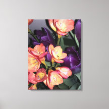 flores naranja y púrpura