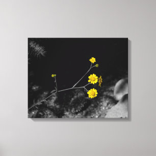 Lienzo Flores silvestres amarillas bajo un árbol coloread