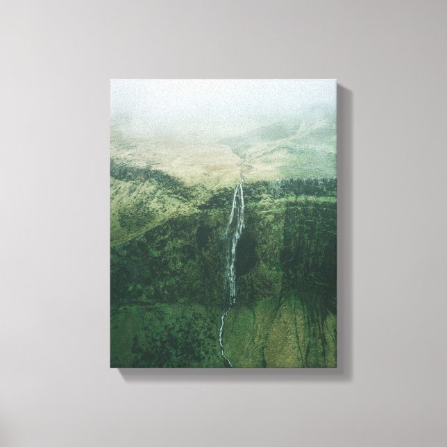 Lienzo foto aérea de cascadas durante el tiempo nublado (Anverso)