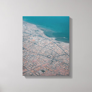 Lienzo Foto aérea de la ciudad junto al mar
