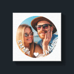 Lienzo Foto de Corazones de Amor Lindos Parejas con Nombr<br><div class="desc">Arte en lienzo de foto de parejas con corazón de amor personalizado con nombres presenta tu foto favorita con un corazón de amor y personalizada con tus nombres en escritura blanca moderna. Personaliza editando el texto en el cuadro de texto proporcionado y agregando tu propia imagen. Regalos perfectos para parejas,...</div>