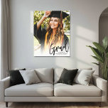 Lienzo Foto de Graduación Personalizada de la Clase de 20<br><div class="desc">Esta sencilla y minimalista impresión en lienzo de recuerdo de graduación presenta una foto a página completa con un gradiente blanco suave en la parte inferior. "Grad" se muestra en elegante letra cursiva negra, con el nombre del graduado, "Clase de 2026" y el nombre de la escuela debajo en fuentes...</div>