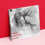 Lienzo Foto de moda y lo que más importa de RedQuote<br><div class="desc">Captura la esencia de los hermosos momentos de la vida con nuestros exclusivos productos de moda Photo & What Matters Most Positive Red. Infundir positividad y estilo en su vida cotidiana con esta colección única que combina perfectamente las tendencias modernas con sentimientos atemporales. Ya sea que te estés tratando a...</div>