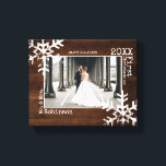 Lienzo Foto de Navidades recién casados en un vaso de nie<br><div class="desc">Personalizar este lienzo con una foto de un boda o una foto de usted y su nuevo marido o esposa disfrutando de la vida juntos. Perfecto para los recién casados,  este lienzo presenta copos de nieve angustiados y fuente de máquina de escribir.</div>