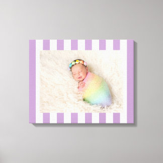 Lienzo Foto de Nueva Bebé Niña con Rayas de Lila Claro y