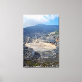 Lienzo Foto de paisaje de cráter de azufre de montaña vol