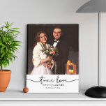 Lienzo Foto del Boda de amor verdadero<br><div class="desc">Boda de lienzo fotográfico para pareja recién casada o casada. El amor verdadero está escrito en tipografía manuscrita y la plantilla está configurada para que añadas los nombres de la pareja recién casada y la fecha de boda.</div>