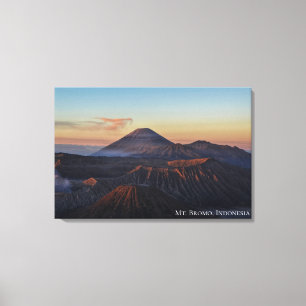 Lienzo Foto del paisaje del amanecer al alba en la montañ
