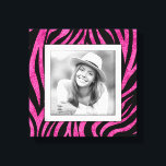 Lienzo Foto familiar de cebra rosa<br><div class="desc">Hecho para lucir dimensional, un patrón de impresión de cebra rosa negro y caliente crea un hermoso marco para tu foto favorita en este lienzo envuelto. **CONSEJO: Si usas una placa cuadrada, tal vez necesites recortar tu foto a un cuadrado ANTES de subirla para obtener los mejores resultados.</div>
